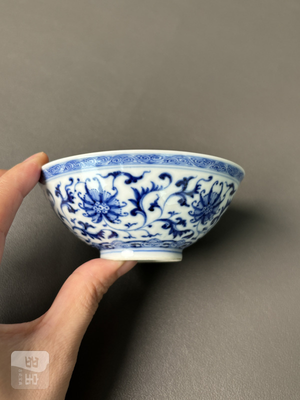 清乾隆 青花缠枝西番莲纹茶圆 - 图5